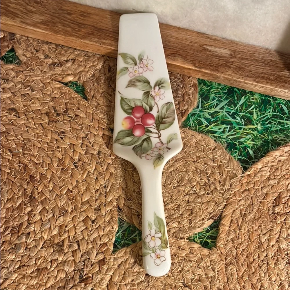 Andrea By Sadek Cake Server with Fruit and Blossoms Design